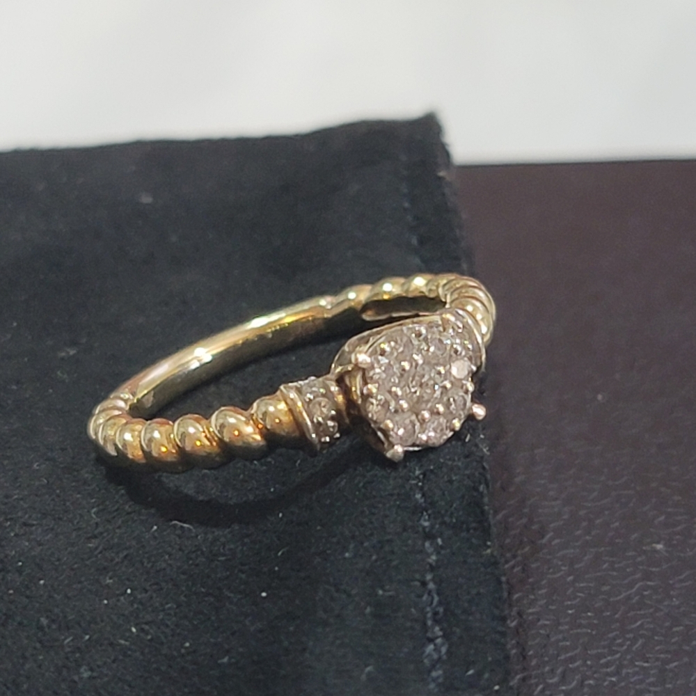 Engagement 10k gold ring
